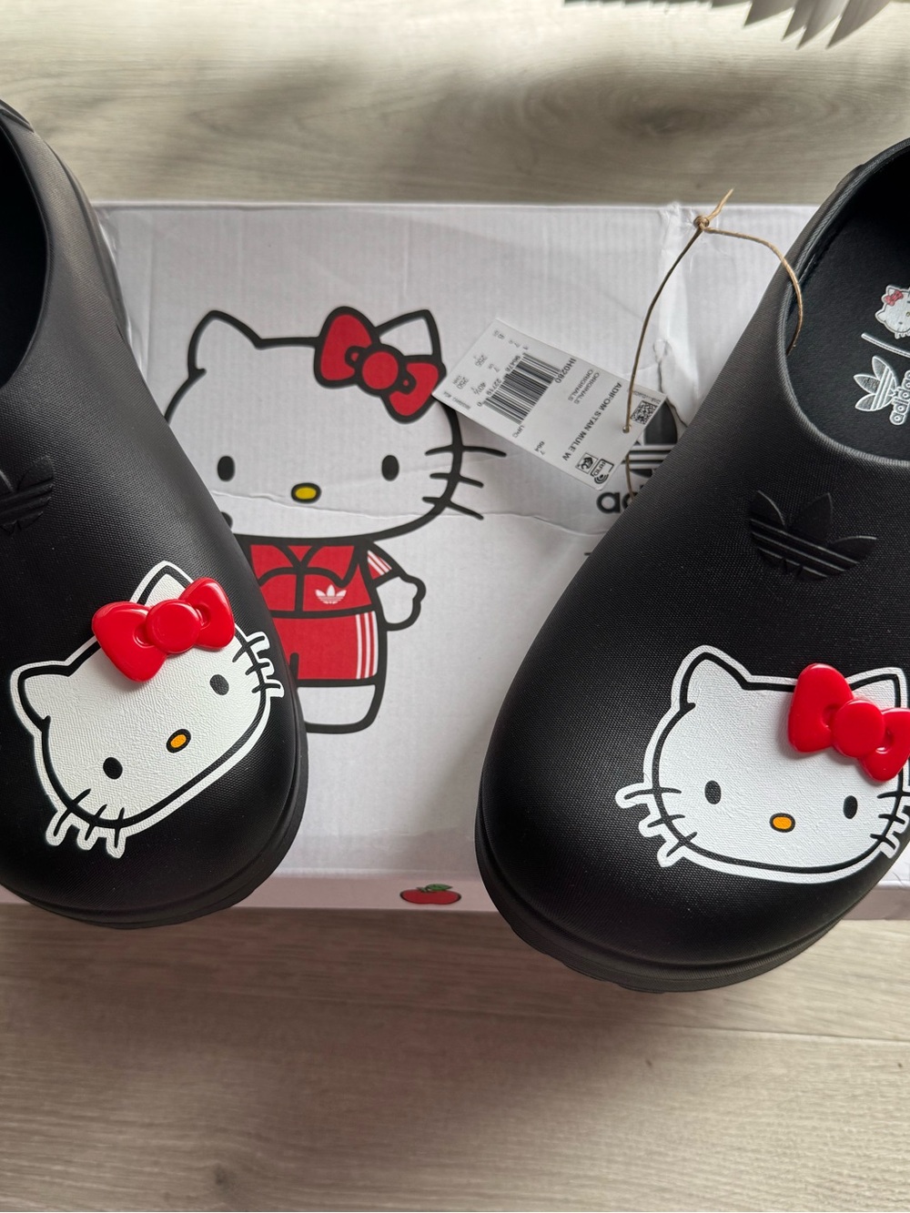 Adidas women’s Stan Smith  Hello Kitty Mule
